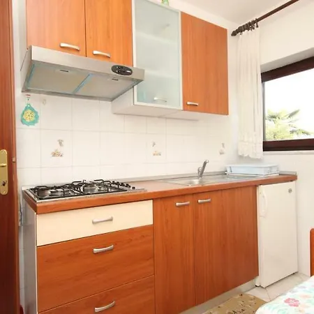With A Parking Space - 7061 Umag